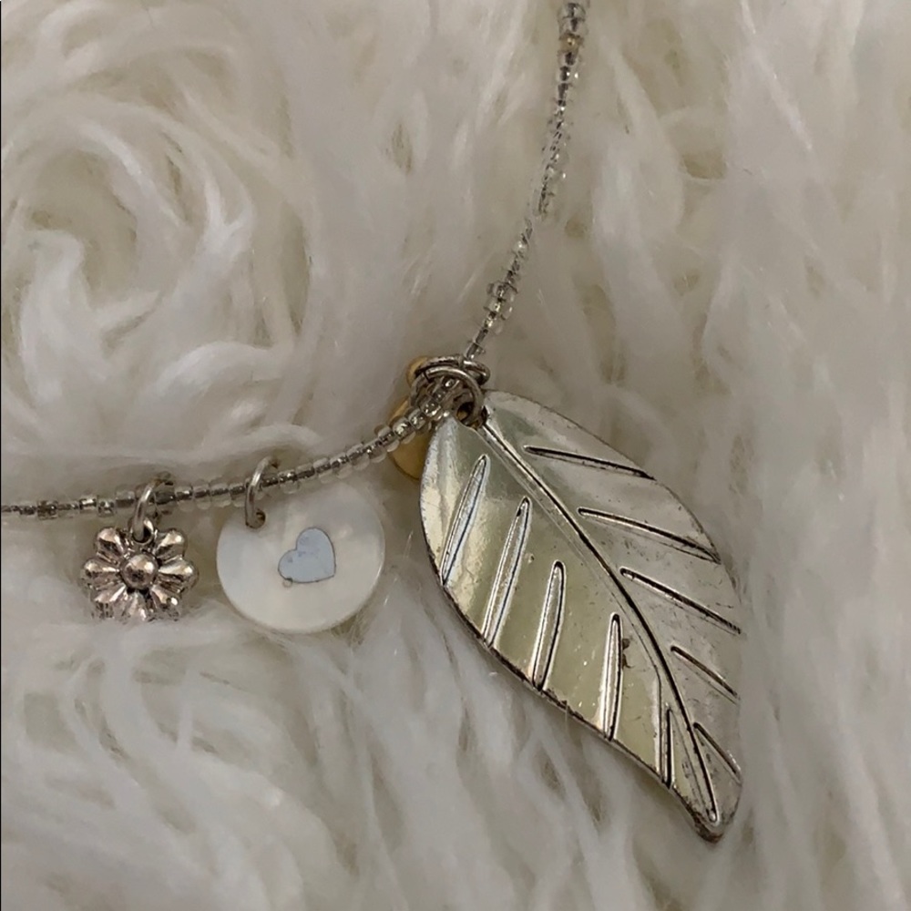AE leaf  flower beaded necklace